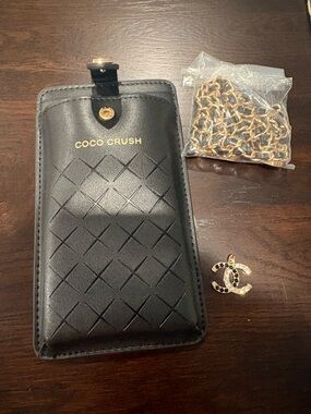 CHANEL COCO CRUSH VIP Novelty Smartphone Case BLACK and a Upcycle CC Charm NEW